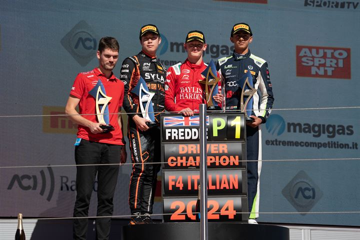 Freddie Slater è il nuovo Campione dell’Italian F.4 Championship Il britannico ha chiuso i giochi a Barcellona con la vittoria in Gara 2. Anche per il Team Prema Racing è arrivata la conferma matematica nella classifica a squadre